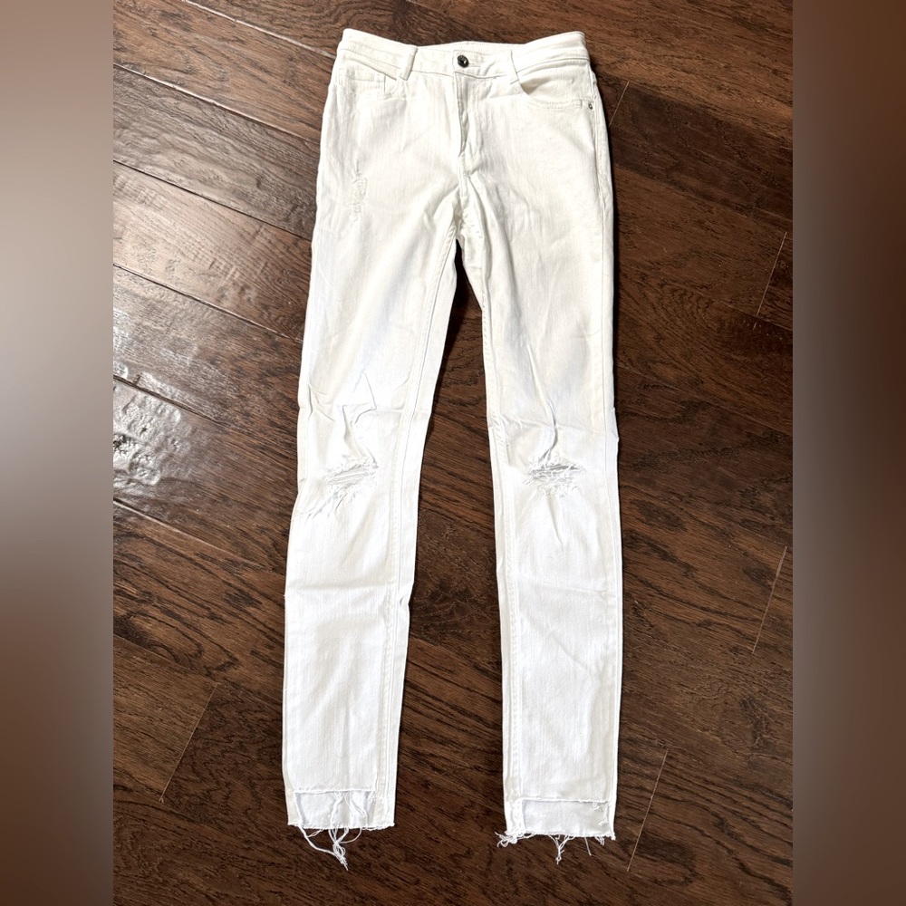 H&M White Jeggings with Stretchy Fit and Distressed Knees